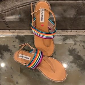 NWT Steve Madden JSENSE flat sandals. Size 4